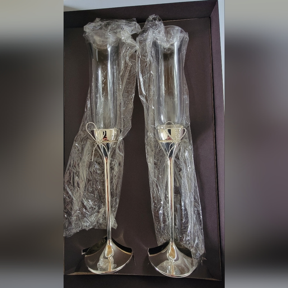 Vera Wang love knot wedding toasting flutes